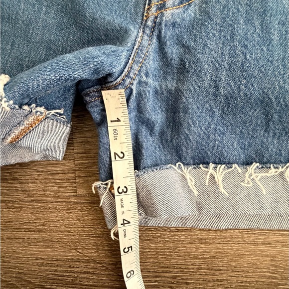 Levi's Classic Blue Jean Shorts - Picture 2 of 6